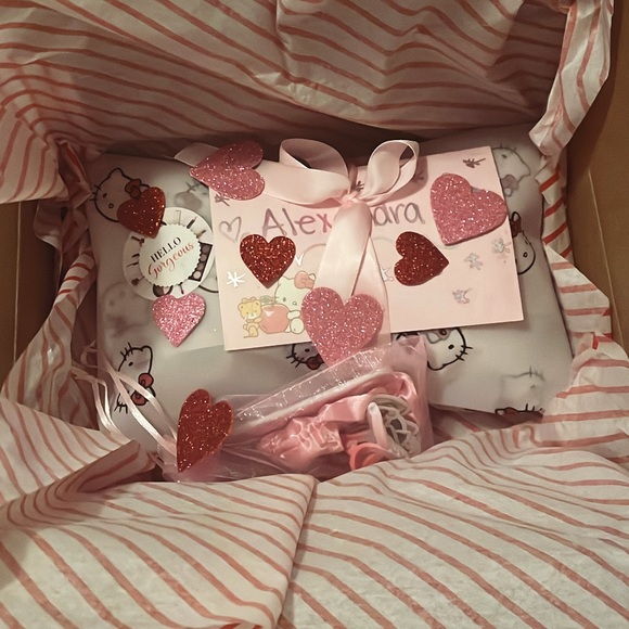 How I wrap up your items 💖 - Picture 12 of 12